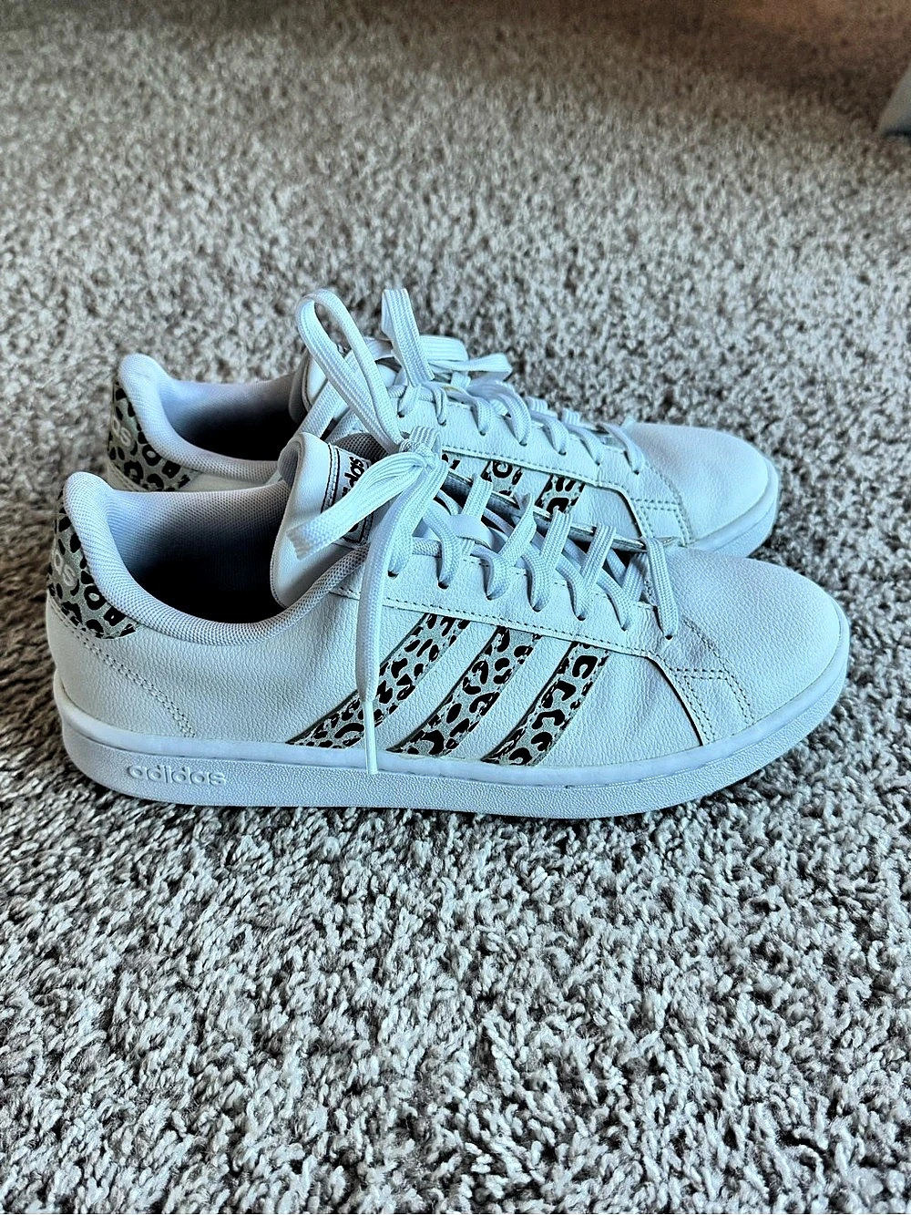 Adidas Sneakers